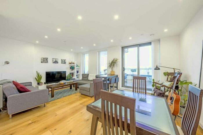 3 Bedroom Flat To Rent In Christian Street, Aldgate, E1