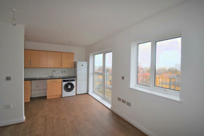 2 Bedroom Flat To Rent In Frances Street London, SE18