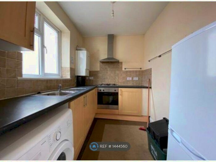 2 Bedroom Flat To Rent In Stapleton Road, Bristol, BS5