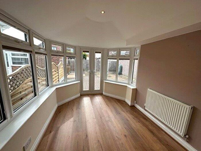 2 Bedroom Bungalow To Rent In Trent Way, Newark, Nottinghamshire, NG24
