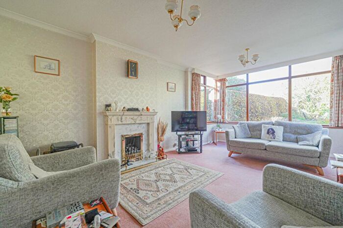 4 Bedroom Detached House For Sale In Needlers End Lane, Balsall Common, CV7