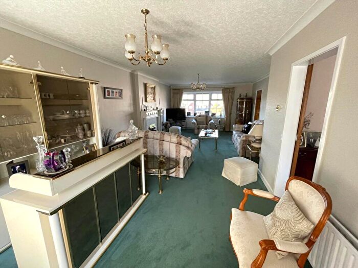 5 Bedroom Detached House For Sale In Irk Vale Drive, Oldham, OL1