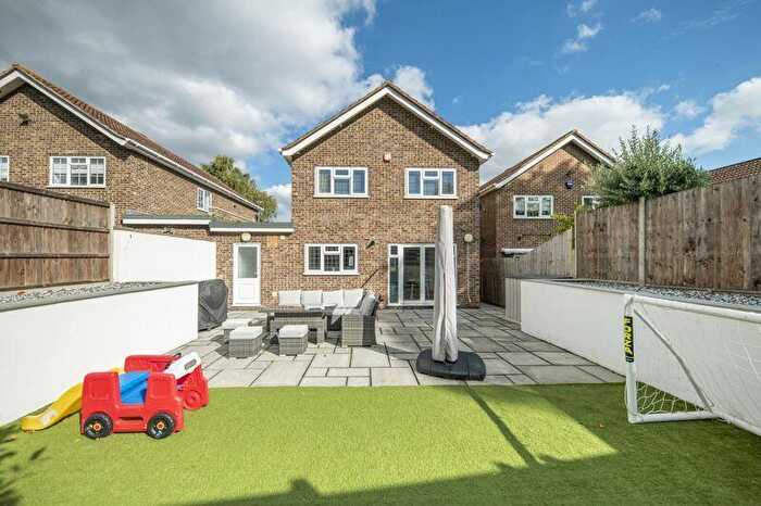 4 Bedroom Detached House For Sale In Monterey Close, Bexley, DA5