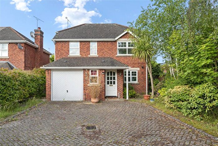 4 Bedroom Detached House For Sale In St. Andrews Gardens, Cobham, Surrey, KT11