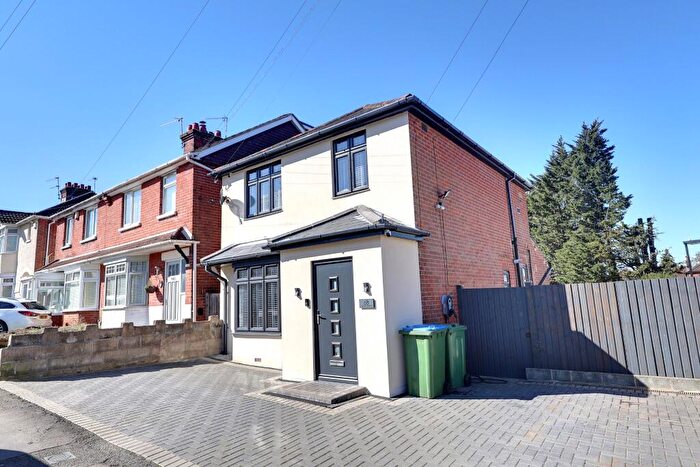 3 Bedroom Detached House For Sale In Bitterne Park, Southampton, SO18