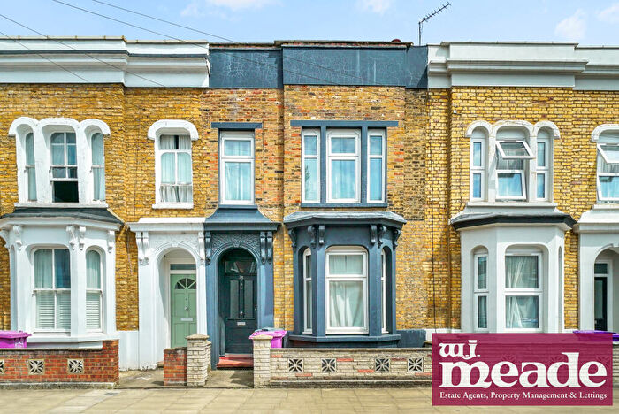 5 Bedroom Terraced House To Rent In Clinton Road, Mile End, E3