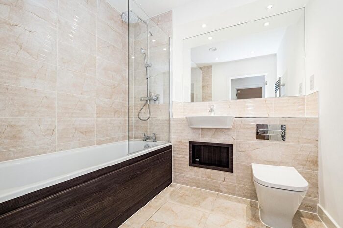 1 Bedroom Flat To Rent In Mahindra Way, London, E6