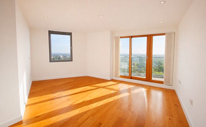 2 Bedroom Flat To Rent In Altyre Road, Croydon, CR0