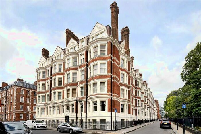 2 Bedroom Flat To Rent In Ridgmount Gardens, London, WC1E