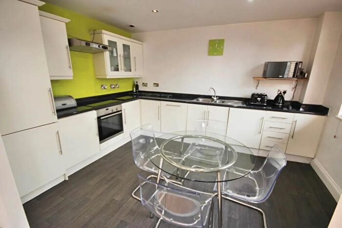 2 Bedroom Flat To Rent In Maltings Close, Bow, E3