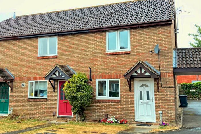 2 Bedroom House To Rent In Town Centre, RG21