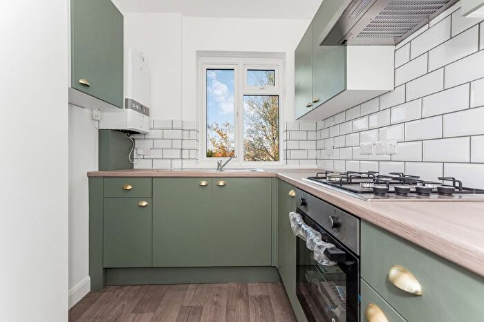 3 Bedroom Flat To Rent In Croydon Road, Beckenham, BR3