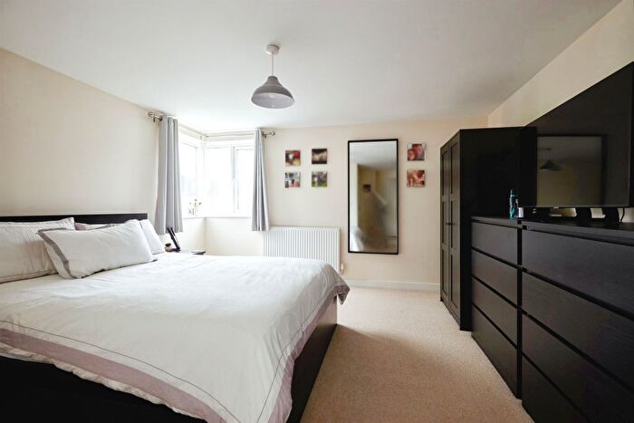 2 Bedroom Flat For Sale In Great Mead, Yeovil, BA21