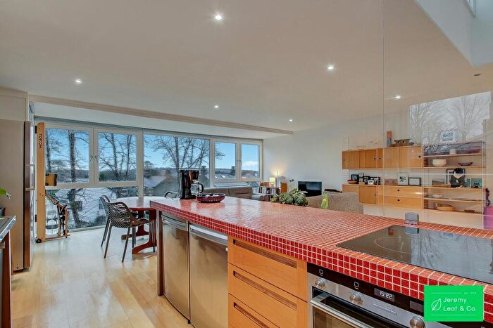 3 Bedroom Duplex For Sale In Fortis Green, London, N2