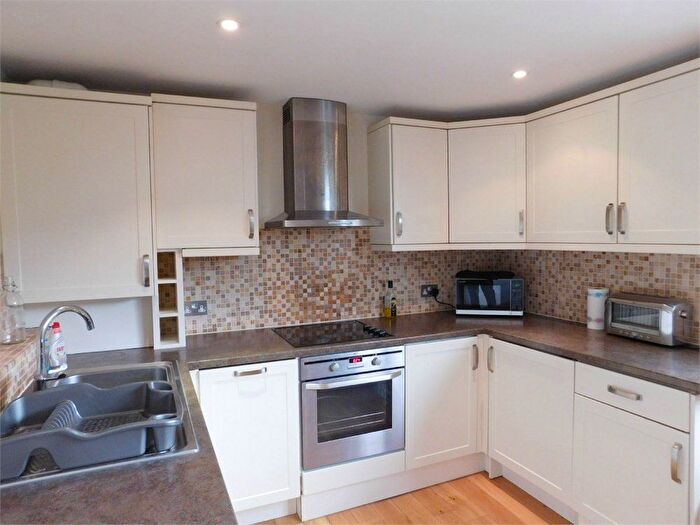 1 Bedroom Flat To Rent In Aragon Court, Ealing, W13