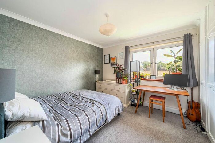 2 Bedroom Flat To Rent In Russia Lane, Bethnal Green, London, E2