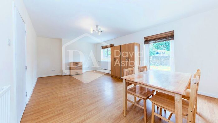 3 Bedroom Maisonette To Rent In Castlehaven Road, Camden Town, London, NW1