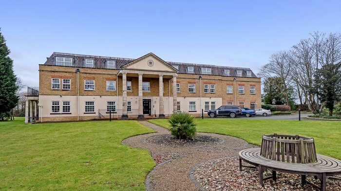 2 Bedroom Flat To Rent In North Street, Winkfield, Windsor, SL4