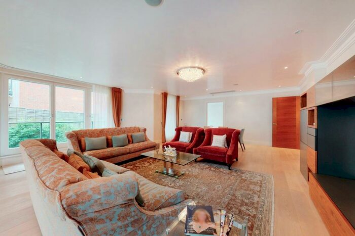 3 Bedroom Apartment To Rent In Hodford Road, Hampstead Borders, NW11