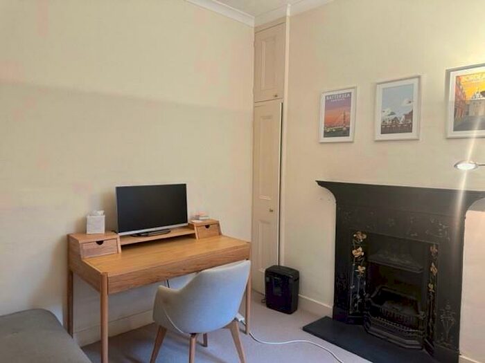 2 Bedroom Flat To Rent In Albert Palace Mansions, Lurline Gardens, London, SW11