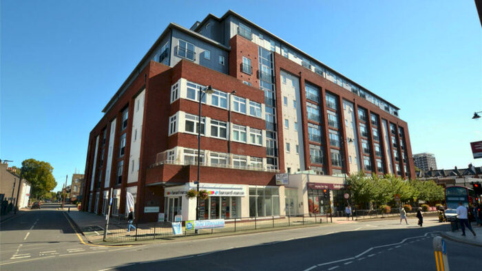 2 Bedroom Flat For Sale In Canon Court, Manor Road, Wallington, SM6