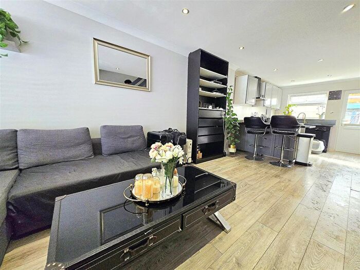 2 Bedroom Terraced House To Rent In Repens Way, Hayes, UB4