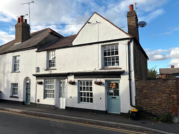 1 Bedroom Flat For Sale In A High Street, Great Wakering, Southend-On-Sea, Essex, SS3