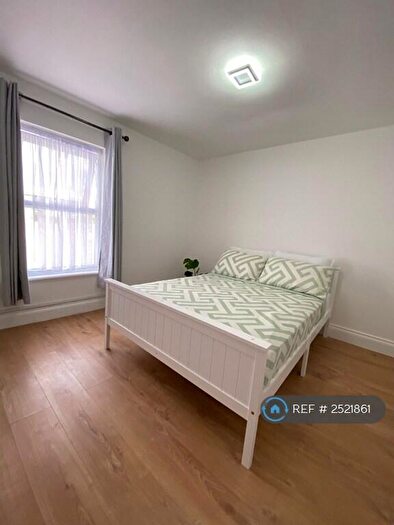 2 Bedroom End Of Terrace House To Rent In Highgrove Terrace, Reading, RG1