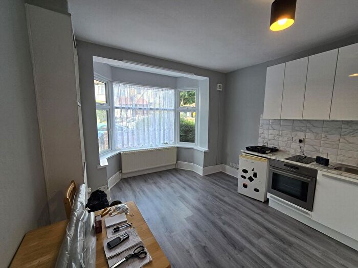 1 Bedroom Studio To Rent In Leeside Crescent, Golders Green, NW11