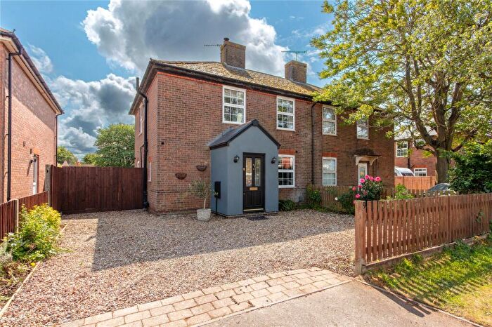 3 Bedroom Semi-Detached House To Rent In Dunstable Road, Toddington, Bedfordshire, LU5