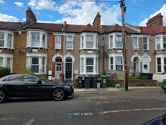 2 Bedroom Flat To Rent In Farley Road, London, SE6