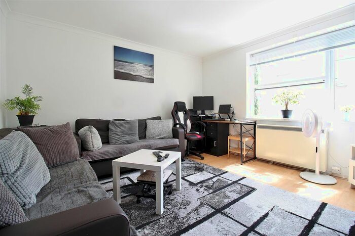 1 Bedroom Flat To Rent In Hepple Close, Isleworth, TW7