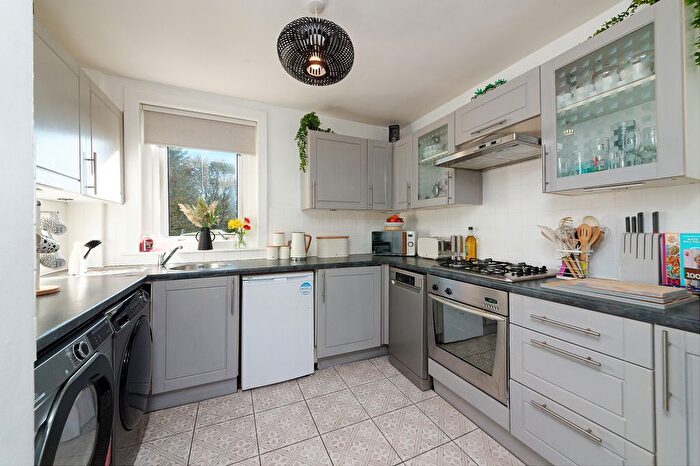 2 Bedroom Flat For Sale In Wheatlands Drive, Kilbarchan, PA10