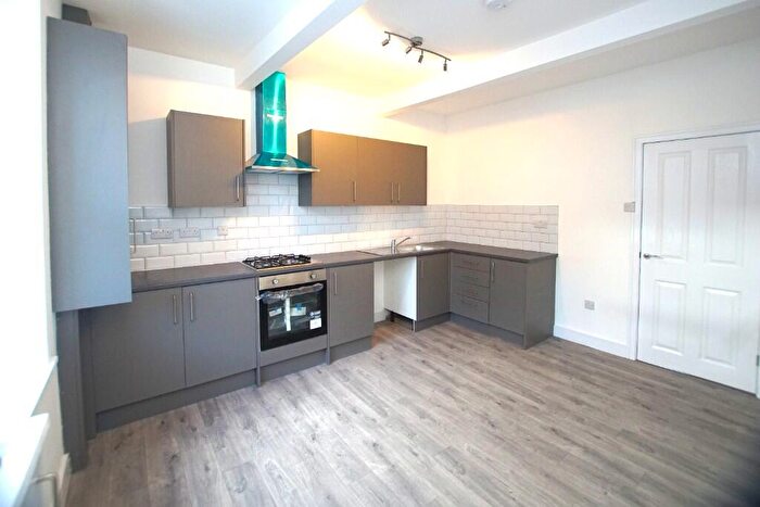 2 Bedroom Terraced House To Rent In **Well Presented** Freetown, Glossop, SK13