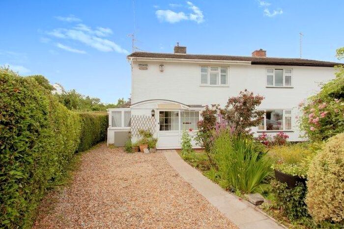 3 Bedroom Semi-Detached House To Rent In Kings Grove, Cambridge, CB23