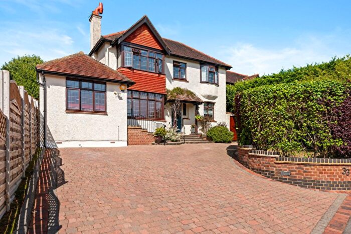 6 Bedroom Detached House For Sale In Briton Hill Road, South Croydon, CR2
