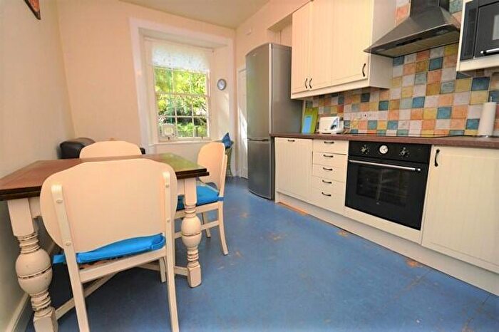 2 Bedroom Flat To Rent In L – Parkside Street, Edinburgh, EH8