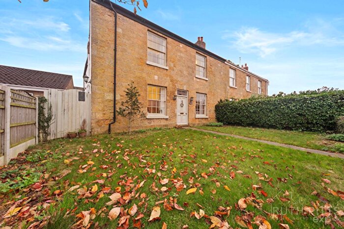 4 Bedroom Semi-Detached House For Sale In Estcourt Road, Darrington, WF8