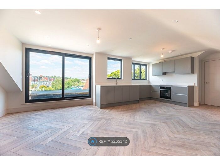 1 Bedroom Flat To Rent In Grand Drive, London, SW20