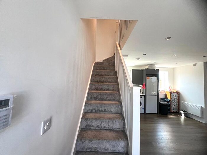 3 Bedroom Semi-Detached House To Rent In Ash Grove, Hayes, UB3