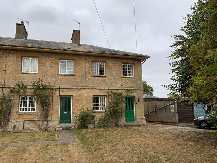 2 Bedroom Cottage For Sale In High Street, Potterspury, Towcester, NN12