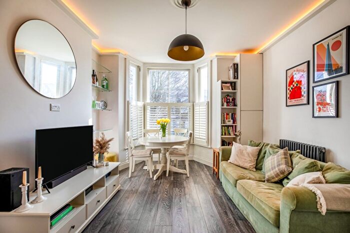 1 Bedroom Flat To Rent In Lyndhurst Way, London, SE15