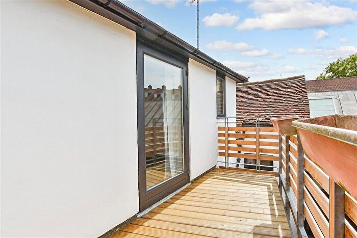 1 Bedroom Maisonette For Sale In Dene Street, Dorking, Surrey, RH4