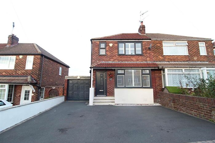 2 Bedroom Semi Detached House For Sale In Calverley Garth, Leeds, LS13