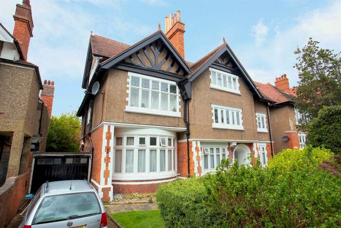2 Bedroom Flat To Rent In Grimston Avenue, Folkestone, CT20