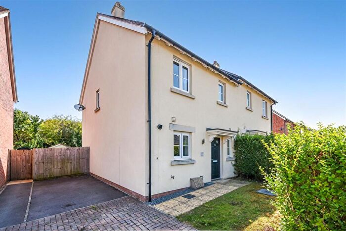 3 Bedroom Semi-Detached House For Sale In Blinker Way, Andover, SP11