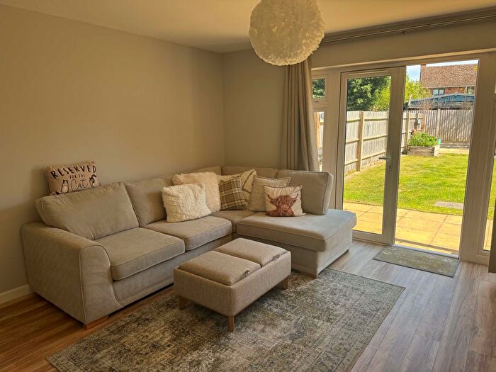 2 Bedroom Property For Sale In Bonners Mead, Benson, Wallingford, OX10