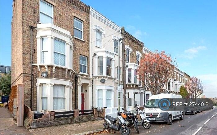 3 Bedroom Flat To Rent In Taybridge Road, London, SW11