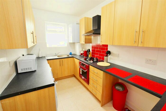 3 Bedroom Flat To Rent In Cressys Corner, Lampton Road, Hounslow, TW3