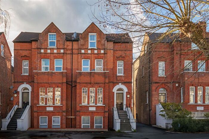 2 Bedroom Flat To Rent In Hermon Hill, Wanstead, E11